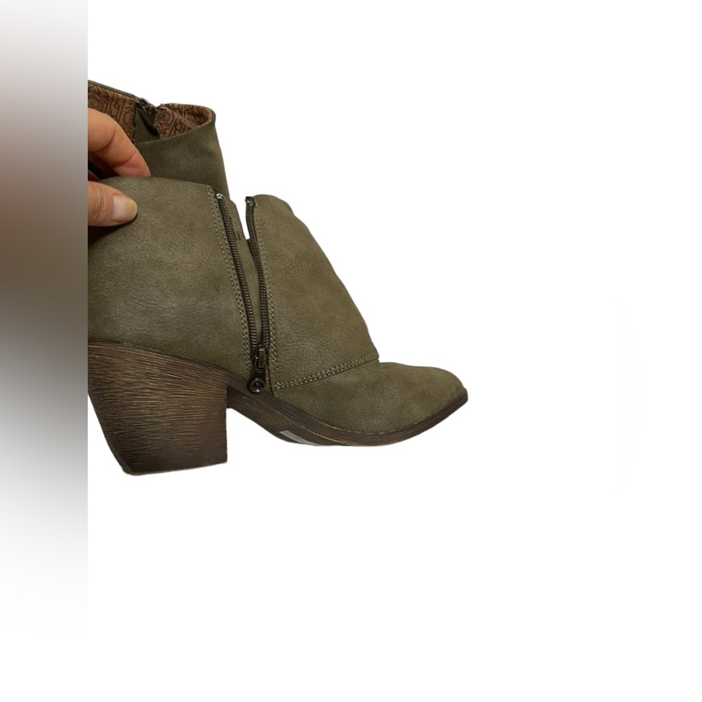 🌼NEW BLOWFISH WOMENS GREEN FAUX LEATHER BOOTIES. - Picture 13 of 13